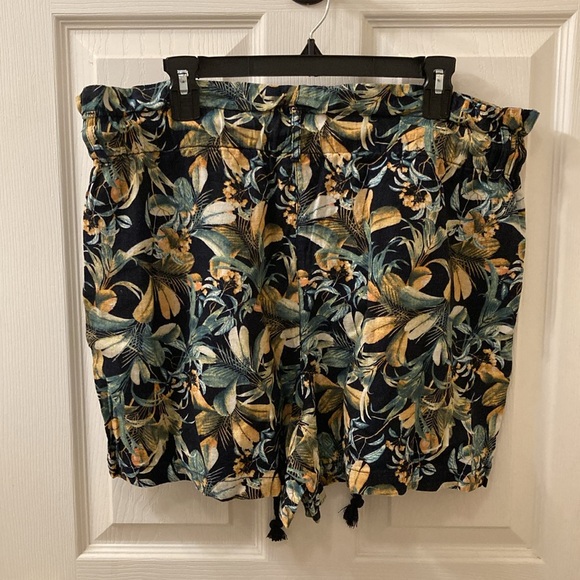 Floral Print Ana Shorts - Picture 3 of 3